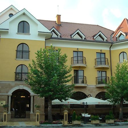 Hotel Chinar Hisarja Exterior foto